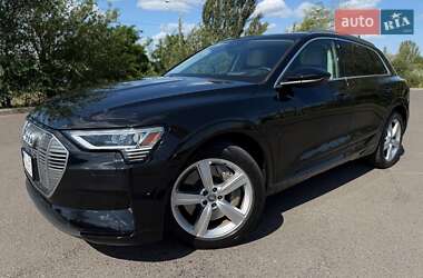 Внедорожник / Кроссовер Audi e-tron 2019 в 