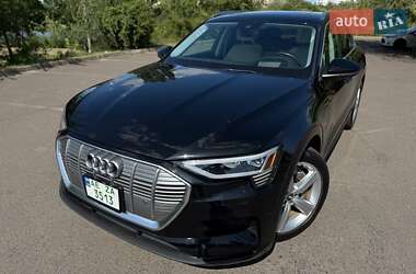Внедорожник / Кроссовер Audi e-tron 2019 в 