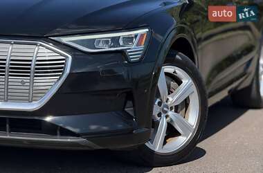 Внедорожник / Кроссовер Audi e-tron 2019 в 