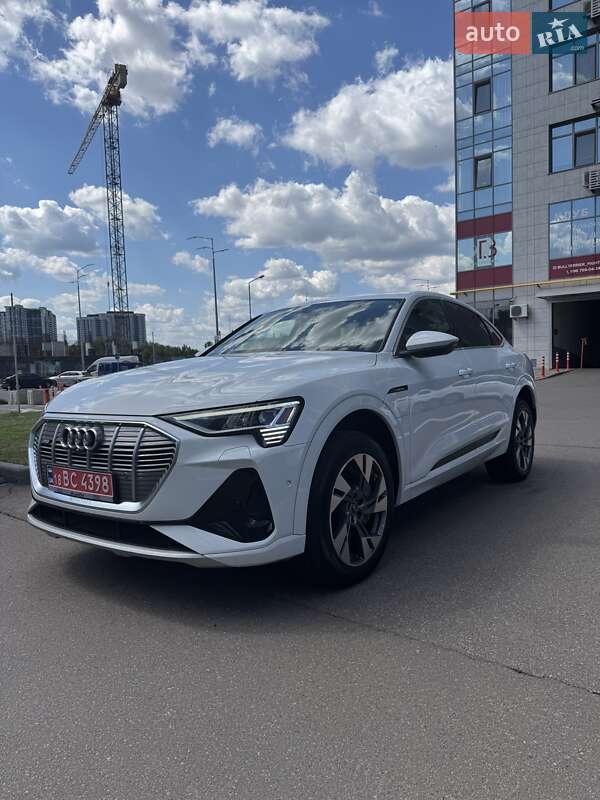Внедорожник / Кроссовер Audi e-tron 2022 в 