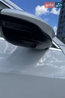 Внедорожник / Кроссовер Audi e-tron 2022 в 
