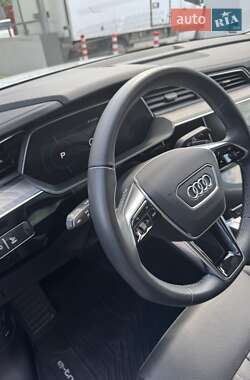 Внедорожник / Кроссовер Audi e-tron 2022 в 