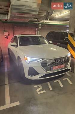 Внедорожник / Кроссовер Audi e-tron 2022 в 