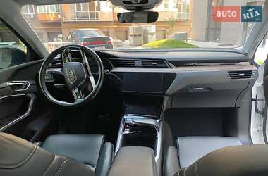 Внедорожник / Кроссовер Audi e-tron 2019 в 
