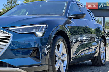 Внедорожник / Кроссовер Audi e-tron 2023 в 