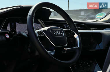 Внедорожник / Кроссовер Audi e-tron 2023 в 