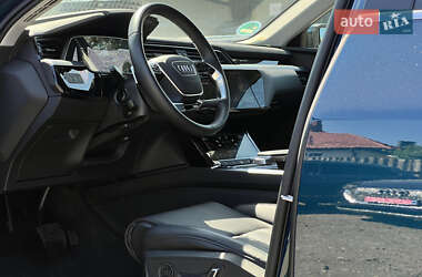 Внедорожник / Кроссовер Audi e-tron 2023 в 