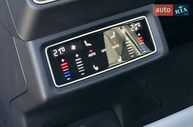 Внедорожник / Кроссовер Audi e-tron 2023 в 
