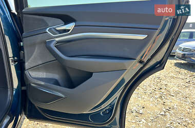 Внедорожник / Кроссовер Audi e-tron 2023 в 