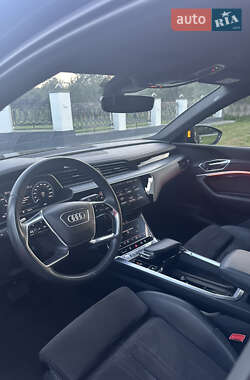 Внедорожник / Кроссовер Audi e-tron 2019 в 