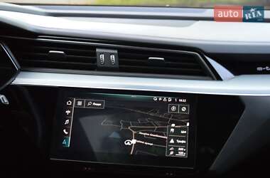 Внедорожник / Кроссовер Audi e-tron 2020 в 
