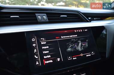 Внедорожник / Кроссовер Audi e-tron 2020 в 