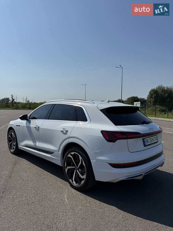 Внедорожник / Кроссовер Audi e-tron 2021 в Ровно