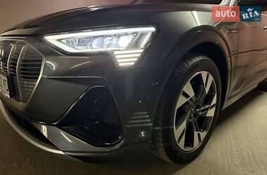 Внедорожник / Кроссовер Audi e-tron 2021 в 