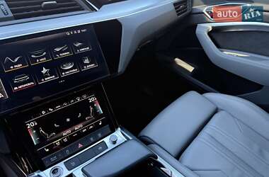 Внедорожник / Кроссовер Audi e-tron 2021 в 