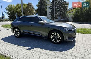 Внедорожник / Кроссовер Audi e-tron 2021 в 
