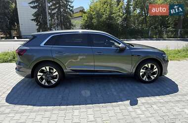Внедорожник / Кроссовер Audi e-tron 2021 в 