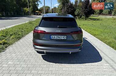 Внедорожник / Кроссовер Audi e-tron 2021 в 