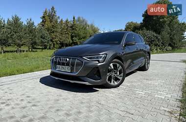 Внедорожник / Кроссовер Audi e-tron 2021 в 