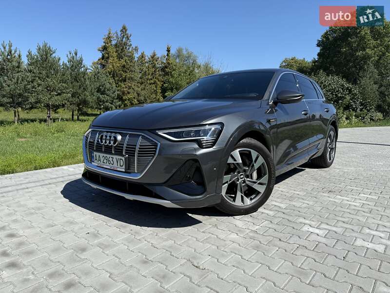 Внедорожник / Кроссовер Audi e-tron 2021 в 