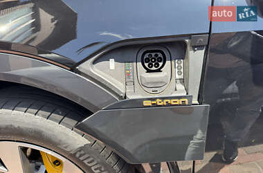 Внедорожник / Кроссовер Audi e-tron 2023 в 