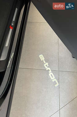 Внедорожник / Кроссовер Audi e-tron 2023 в 