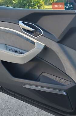 Внедорожник / Кроссовер Audi e-tron 2019 в 