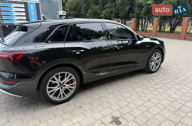 Внедорожник / Кроссовер Audi e-tron 2019 в 