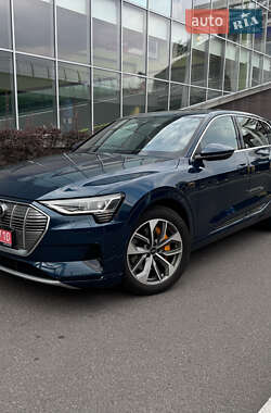 Внедорожник / Кроссовер Audi e-tron 2019 в 