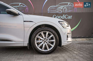 Внедорожник / Кроссовер Audi e-tron 2020 в 