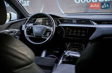 Внедорожник / Кроссовер Audi e-tron 2020 в 