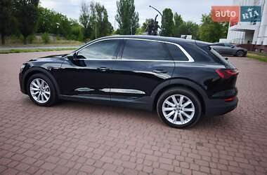 Внедорожник / Кроссовер Audi e-tron 2019 в 