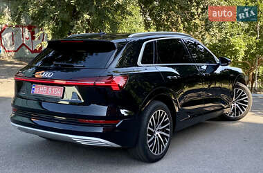 Внедорожник / Кроссовер Audi e-tron 2019 в 