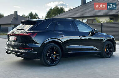 Внедорожник / Кроссовер Audi e-tron 2022 в 