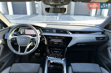 Внедорожник / Кроссовер Audi e-tron 2022 в 