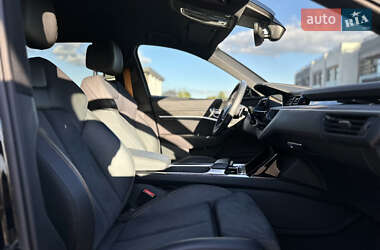 Внедорожник / Кроссовер Audi e-tron 2022 в 