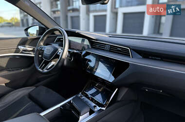 Внедорожник / Кроссовер Audi e-tron 2022 в 