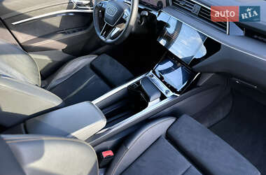 Внедорожник / Кроссовер Audi e-tron 2022 в 