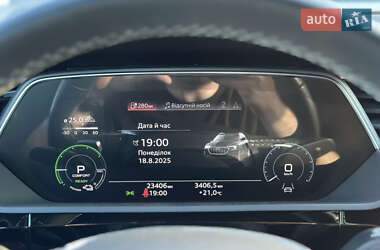 Внедорожник / Кроссовер Audi e-tron 2022 в 