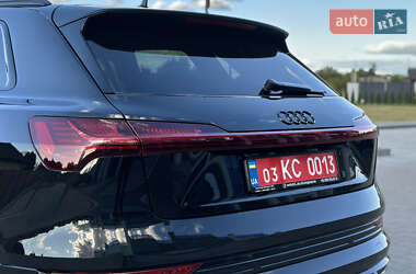 Внедорожник / Кроссовер Audi e-tron 2022 в 