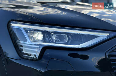 Внедорожник / Кроссовер Audi e-tron 2022 в 