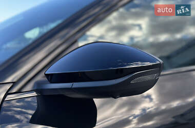 Внедорожник / Кроссовер Audi e-tron 2022 в 