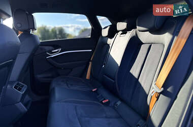 Внедорожник / Кроссовер Audi e-tron 2022 в 