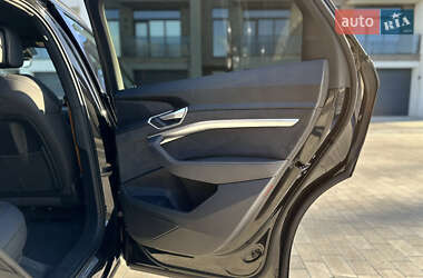 Внедорожник / Кроссовер Audi e-tron 2022 в 