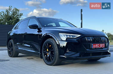 Внедорожник / Кроссовер Audi e-tron 2022 в 
