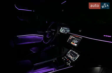 Внедорожник / Кроссовер Audi e-tron 2022 в 