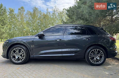 Внедорожник / Кроссовер Audi e-tron 2022 в 