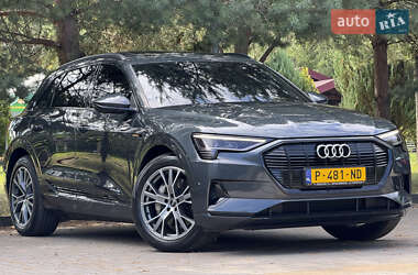 Внедорожник / Кроссовер Audi e-tron 2022 в 