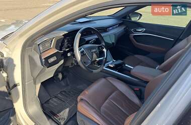 Внедорожник / Кроссовер Audi e-tron 2019 в 