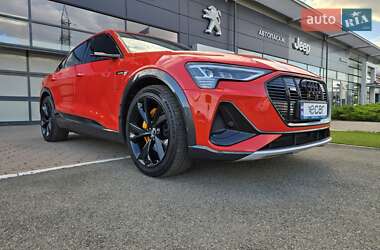 Внедорожник / Кроссовер Audi e-tron 2020 в 